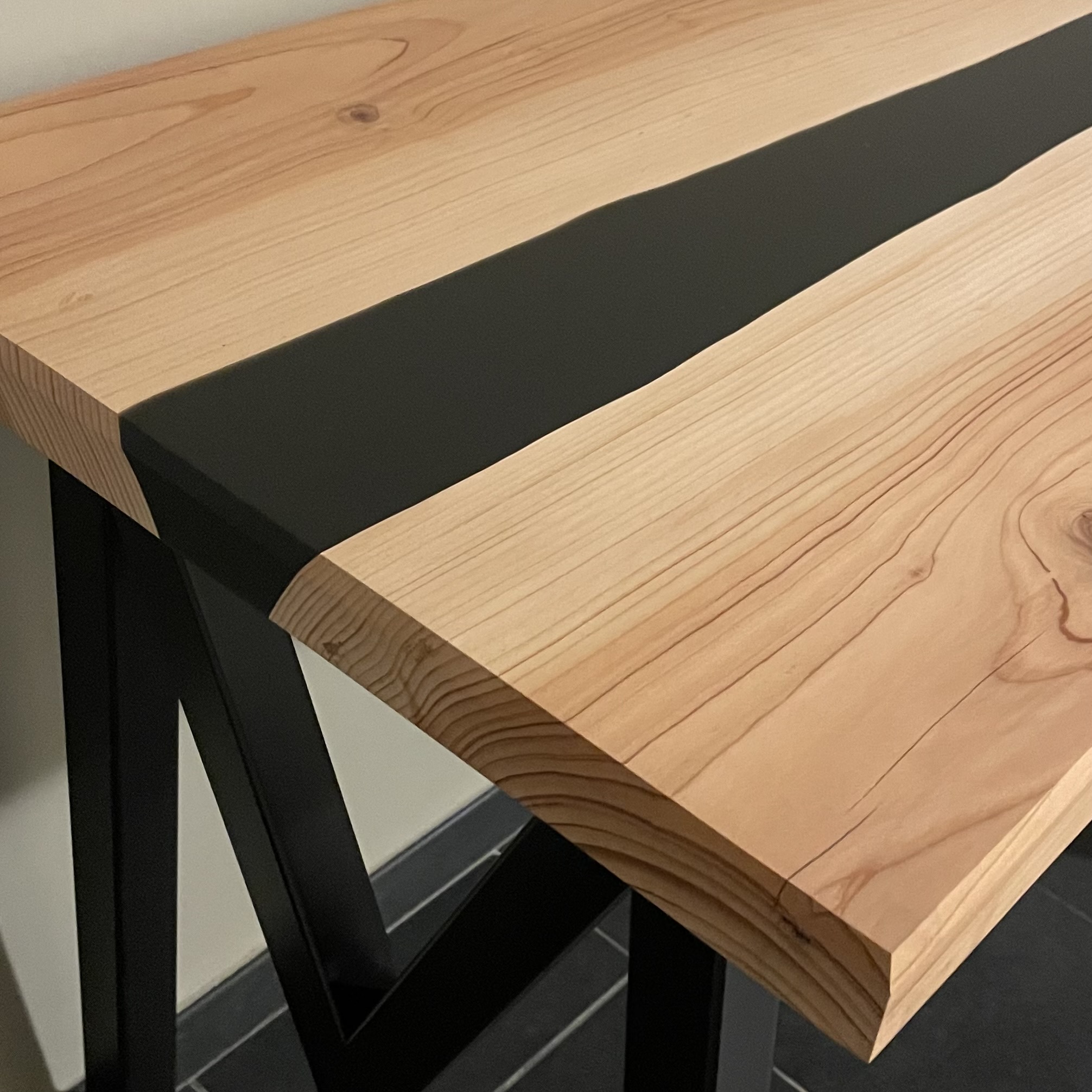 Scrivania Cedro e Resina Nera, 100x55