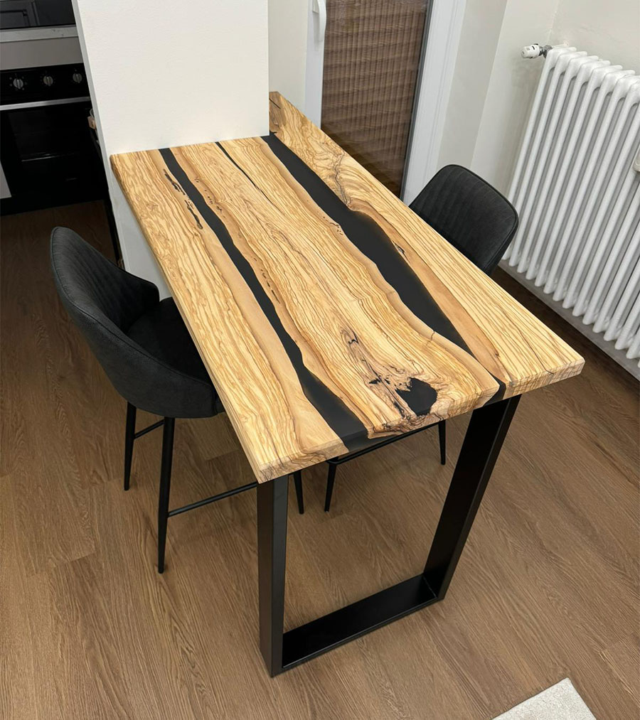 Tavoli in Legno e Resina